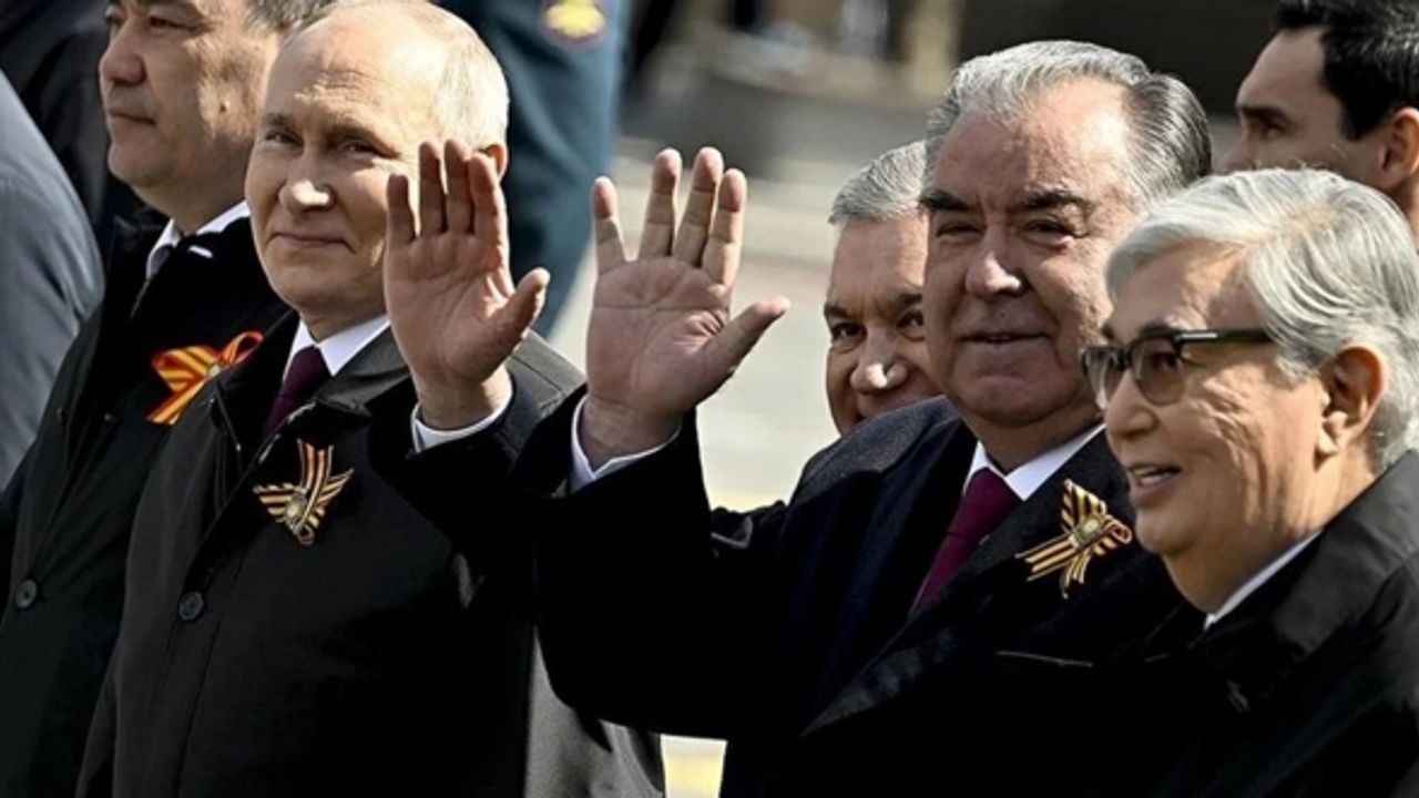 Rusya'dan Zafer Günün'de gövde gösterisi