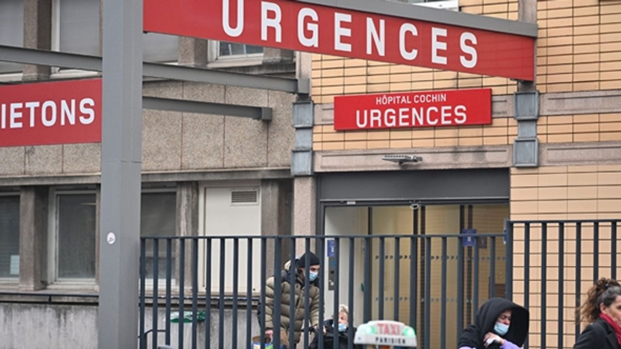 Fransa'da hastalar otoparklarda tedavi ediliyor