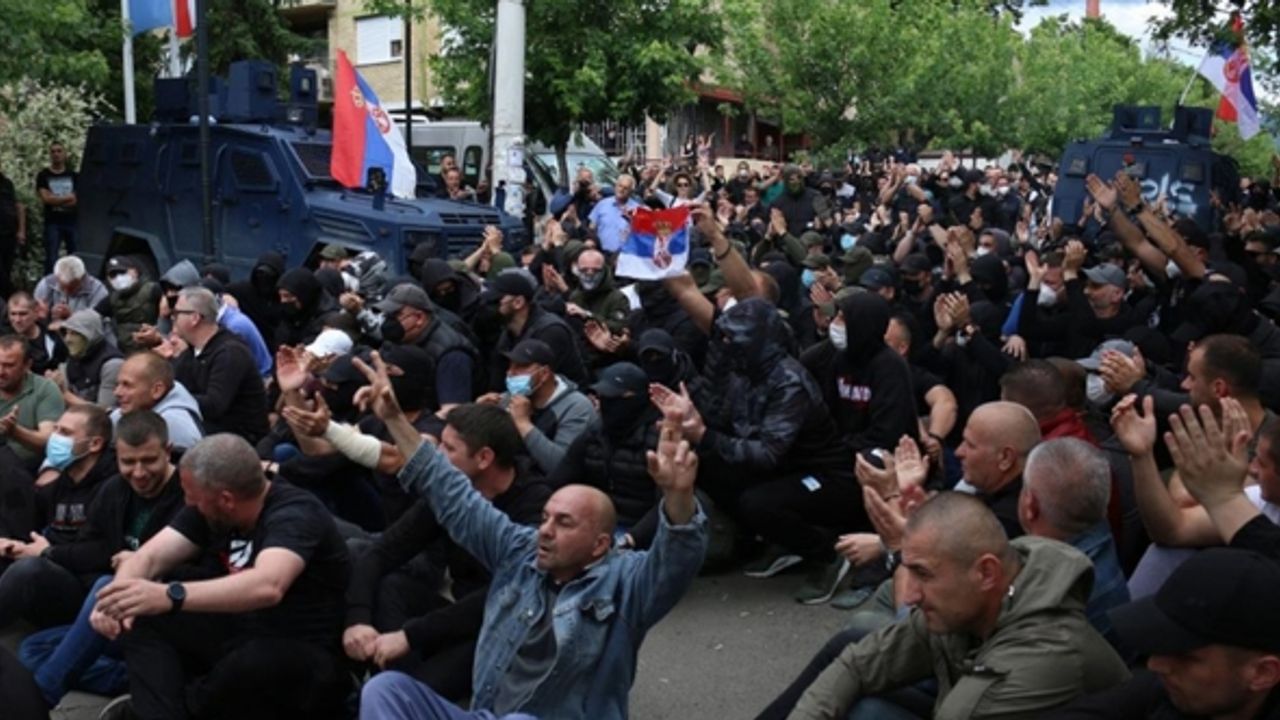 Kosova'da 9 gazeteci Sırp saldırısına uğradı
