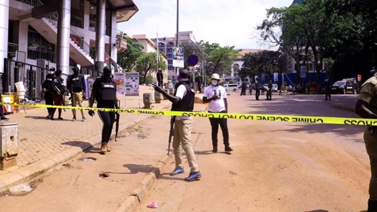 Uganda'da okula saldırı, onlarca ölü var