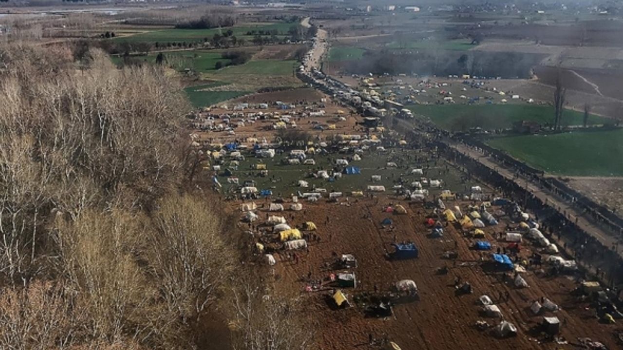 Yunanistan Türkiye sınırına çit örüyor