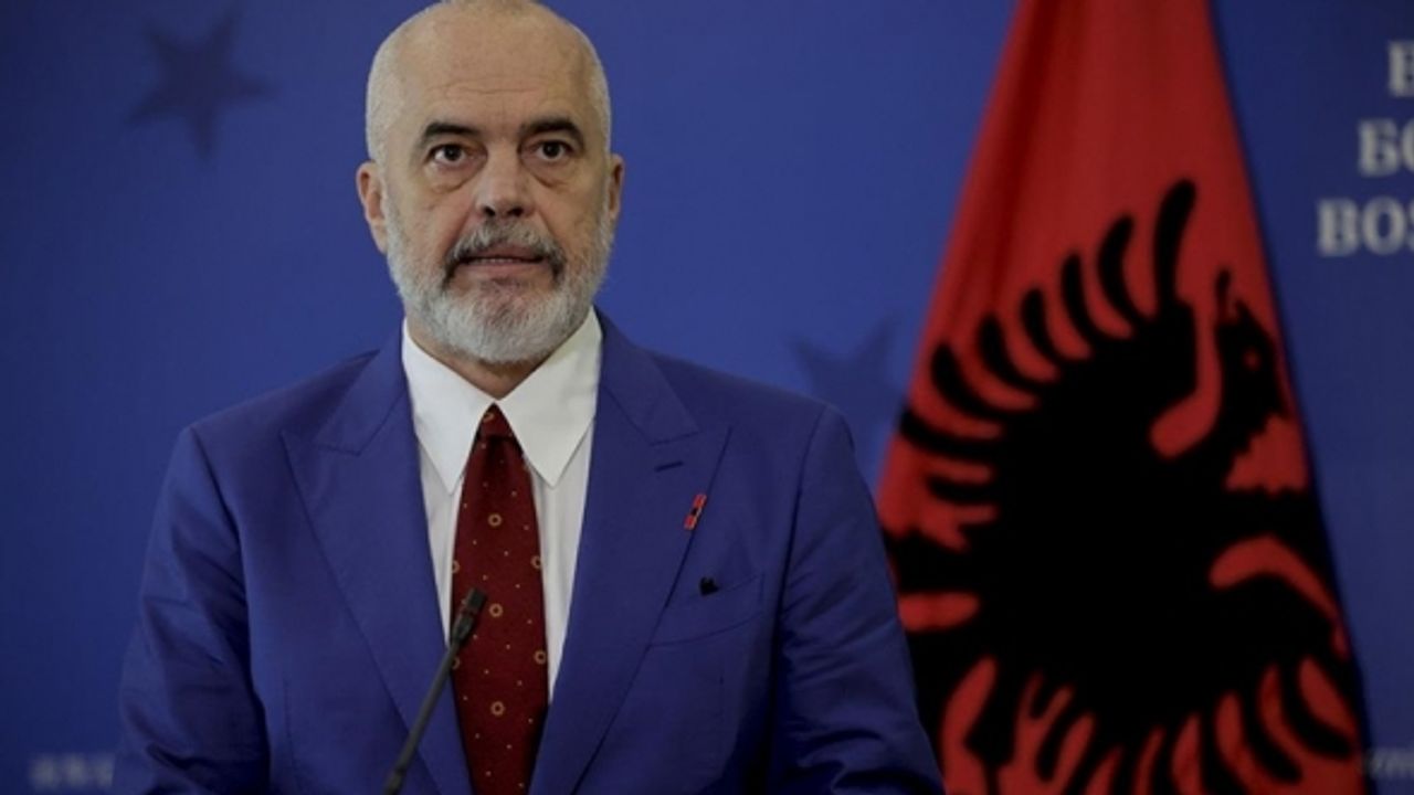 Arnavutluk'tan Kosova'ya açık destek