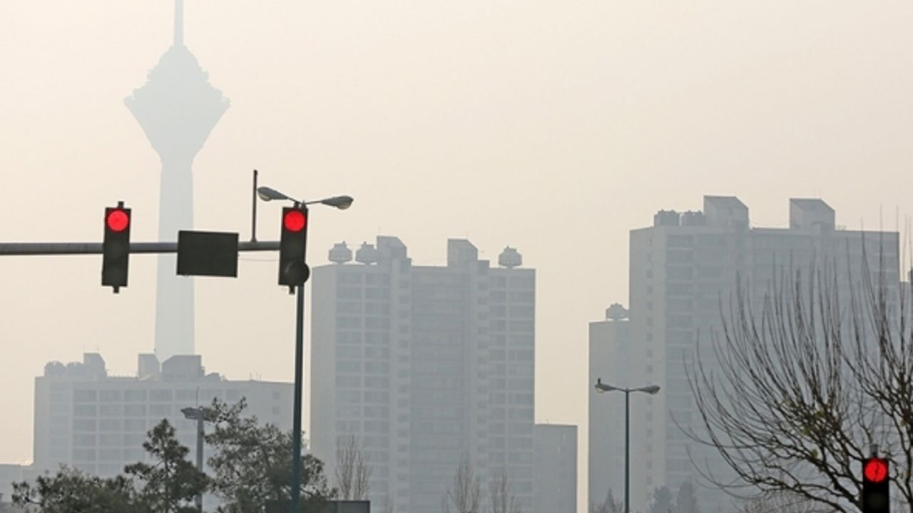 Hava kirliliği İran'da hayatı durdurdu