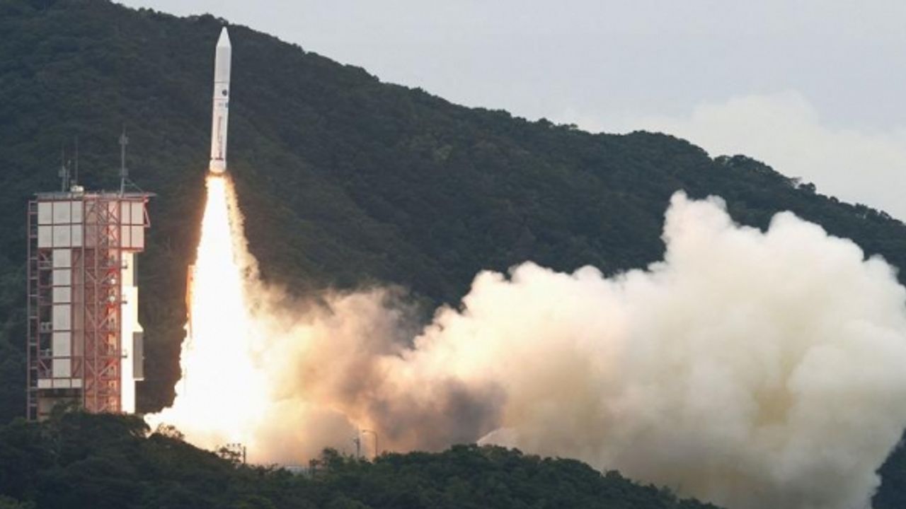 Japonya'da deneme sırasında roket motoru patladı