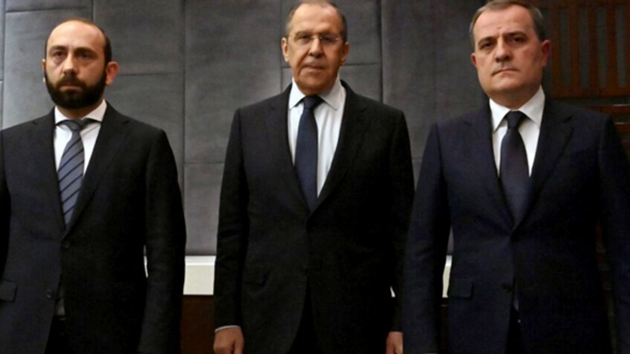 Lavrov, Azeri ve Ermeni mevkidaşlarıyla görüştü