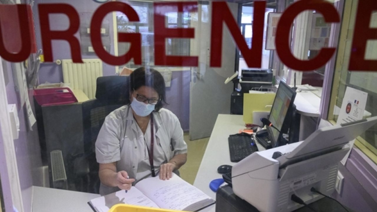 Fransa'da saatlerce ambulans bekleyen hasta öldü