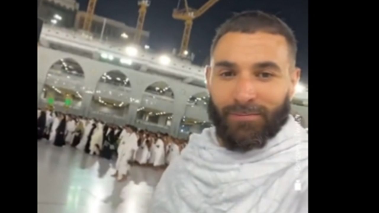 Umre'ye giden Benzema'ya yoğun ilgi