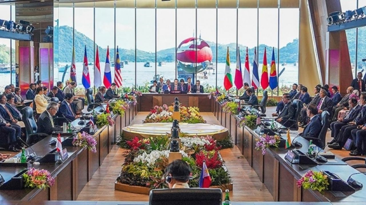 ASEAN bölgesel sorunlar gölgesinde toplanıyor