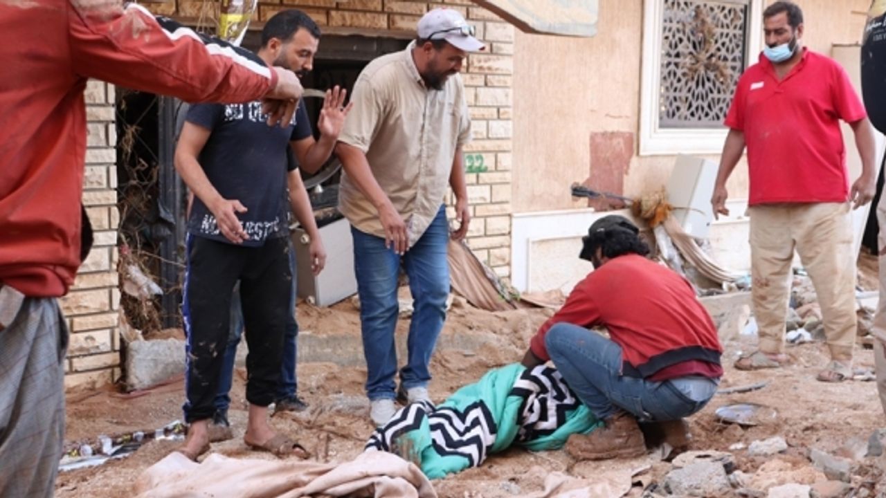 Katar Libya'ya sahra hastanesi kuracak