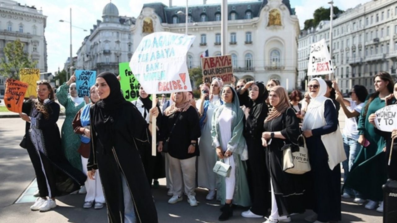 Tesettür yasağı Avusturya'da protesto edildi