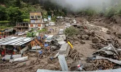 Hindistan'ı sel vurdu: 60 ölü ve yüzlerce kayıp var