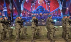 Mehmetçik, kardeş ülkeyi mutlu gününde yalnız bırakmadı