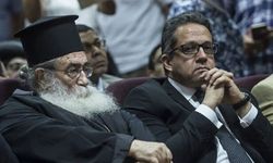 Sina'da kilise isyanı: Rahipler papazı rehin aldı