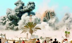 Gazze'de sivillere ait boş 150 bina bombalanarak yıkıldı