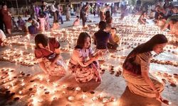 Myanmar askeri festivali bombaladı 41 kişi öldü