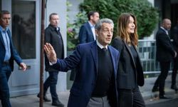 Sarkozy hücredeki ilk gecesinde sabaha kadar uyutulmadı