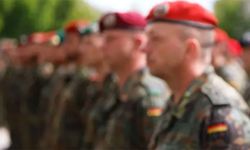 Almanya zorunlu askerliğe geri dönüyor