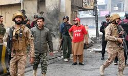 Pakistan'da karargaha intihar saldırısı