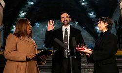 New York'un İlk Müslüman Belediye Başkanı Kur'an-ı Kerim Üzerine Yemin Etti