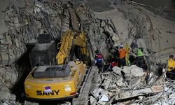 Depremde can kaybı 920'ye yükseldi, 50 binden fazla kişi kayıp