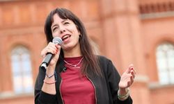 Almanya'da solcu Türk Elif Eralp'ın Başbakanlık seçim zaferi tartışılıyor