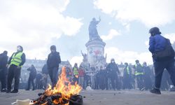 Fransa'da sarı yelekliler yeniden sokakta! Paris ve Marsilya'da ortalık karıştı, yüzlerce gözaltı var