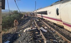 İspanya'daki iki tren kazasında onlarca can kaybı var