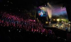 Alman rock grubunun konserinde depremzedeler için 1 milyon avrodan fazla para toplandı