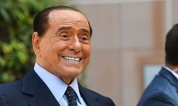 Berlusconi bir davadan daha beraat etti