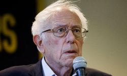 Bernie Sanders, Elon Musk'ın Twitter'a sahip olmasını sorun olarak görüyor
