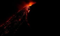 Filipinler'deki Mayon volkanındaki uçak enkazında cesetler bulundu