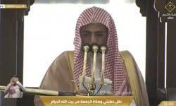 Kabe imamı, depremzedeler için dua ederken gözyaşlarına hakim olamadı