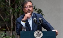 Kolombiya Cumhurbaşkanı Petro'nun, Peru'da "istenmeyen kişi" ilan edilmesine tepki