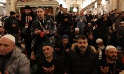 Kudüs’ü ziyaret eden yüzlerce Türk, Mescid-i Aksa’da Miraç Kandili’ni idrak etti