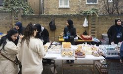 Londra'da depremzedeler için kermes düzenlendi