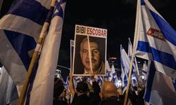 Netanyahu hükümeti karşıtı protestoların 8. haftasında sokaklardaki İsrailli sayısı yüz bini aştı