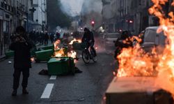 Paris yanıyor