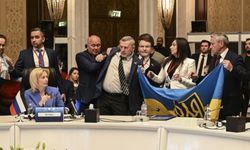 Ruslarla Ukraynalılar Ankara'da birbirine girdi