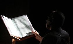Almanya'da cami önünde Kur'an yakıldı