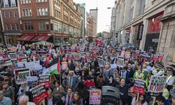 Cenin baskını İngiltere'de protesto edildi