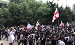 Gürcistan'da halk sapkın festivali bastı