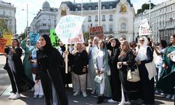 Tesettür yasağı Avusturya'da protesto edildi