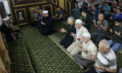 Üsküplü dostları Akif Emre'yi unutmadı