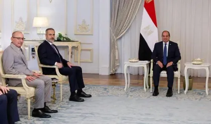 Bakan Fidan, Kahire'de Sisi ile görüştü