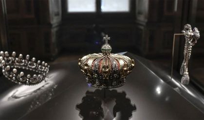 Louvre Müzesi soyguncuları kameralara yakalandı