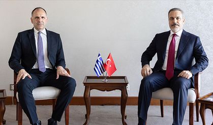 Fidan ve Yunan mevkidaşı Gerapetritis’ten Sumud Filosu görüşmesi