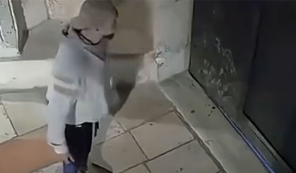 Siyonist bir işgalci Kudüs’te Katedrale tükürürken görüntülendi