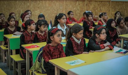İHH Gazze’de sahra okulu açtı