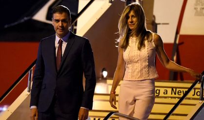 Eşinin pasaportuna el kondu