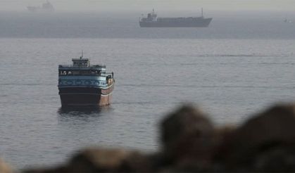 Hürmüz'deki sessizlik ablukayı delmeye çalışan bir gemiyle bozuldu